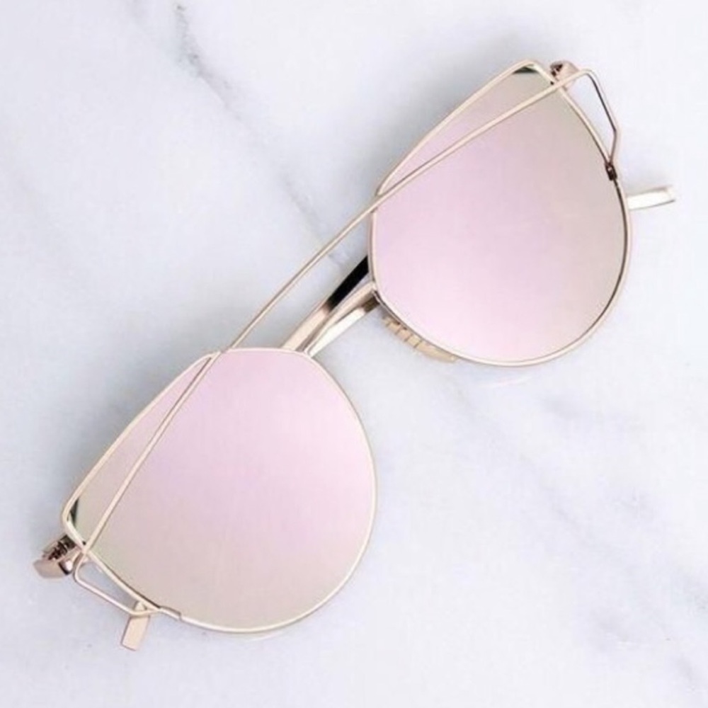 💕CLASSY AND COOL💕Pink cateye mirror sunglasses - Picture 3 of 4